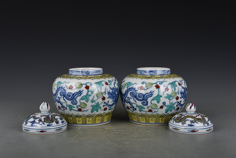 Ming Dynasty Chenghua Cai melon fruit and dragon lid jar