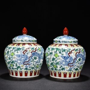 Ming Dynasty Chenghua Cai Guanluo covered jar