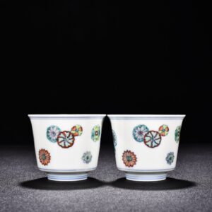 Ming Dynasty Chenghua Dou colored leather ball cup with flower