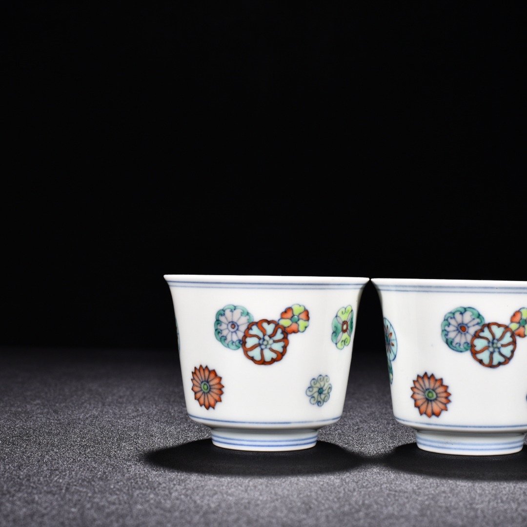 Ming Dynasty Chenghua Dou colored leather ball cup with flower