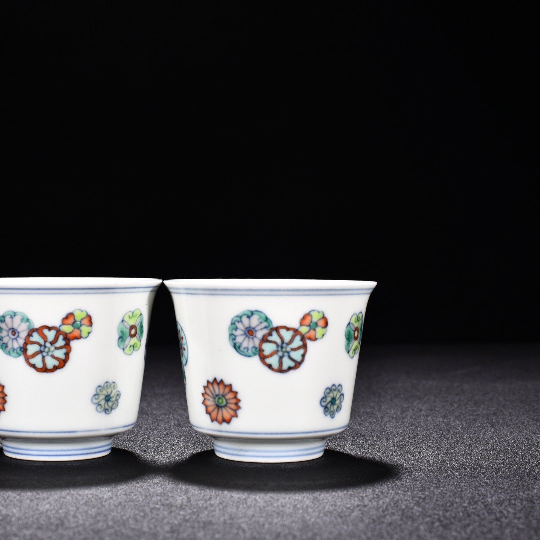 Ming Dynasty Chenghua Dou colored leather ball cup with flower