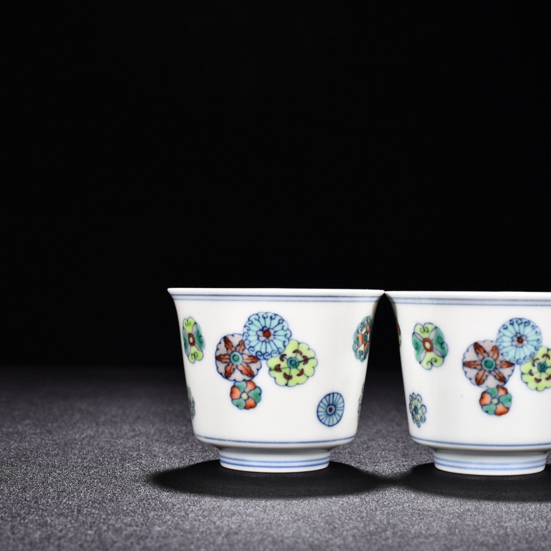 Ming Dynasty Chenghua Dou colored leather ball cup with flower