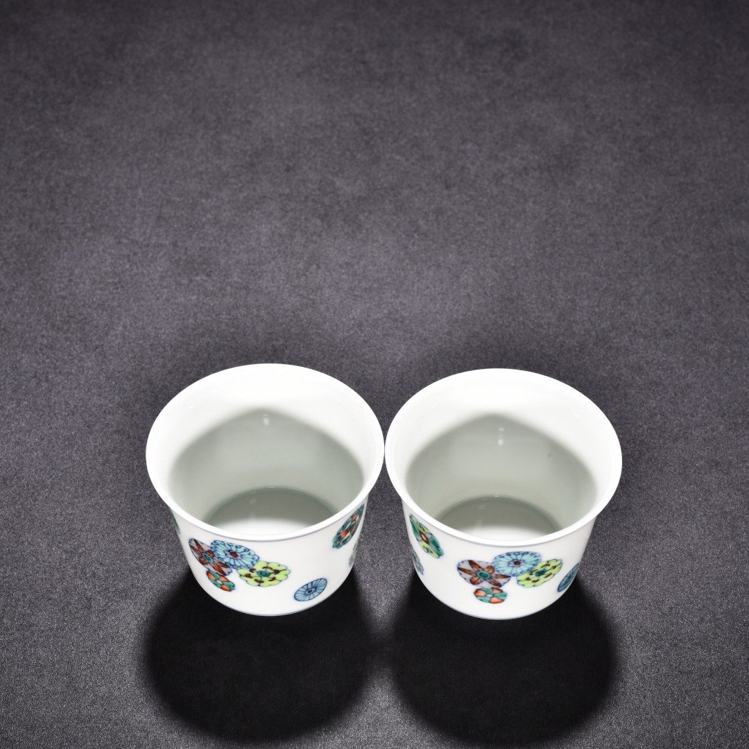 Ming Dynasty Chenghua Dou colored leather ball cup with flower