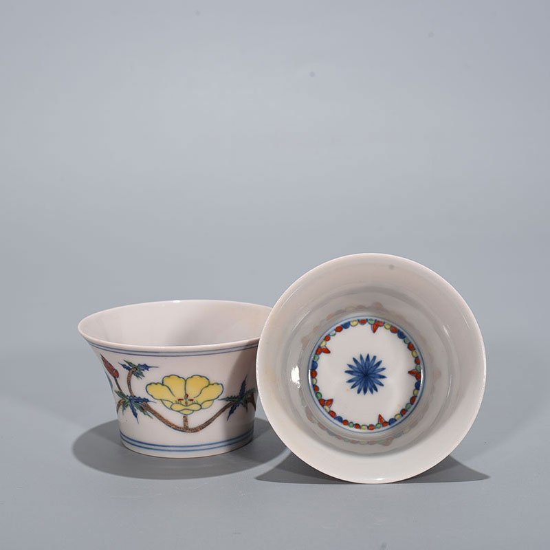 Ming Dynasty Chenghua okra horseshoe cup