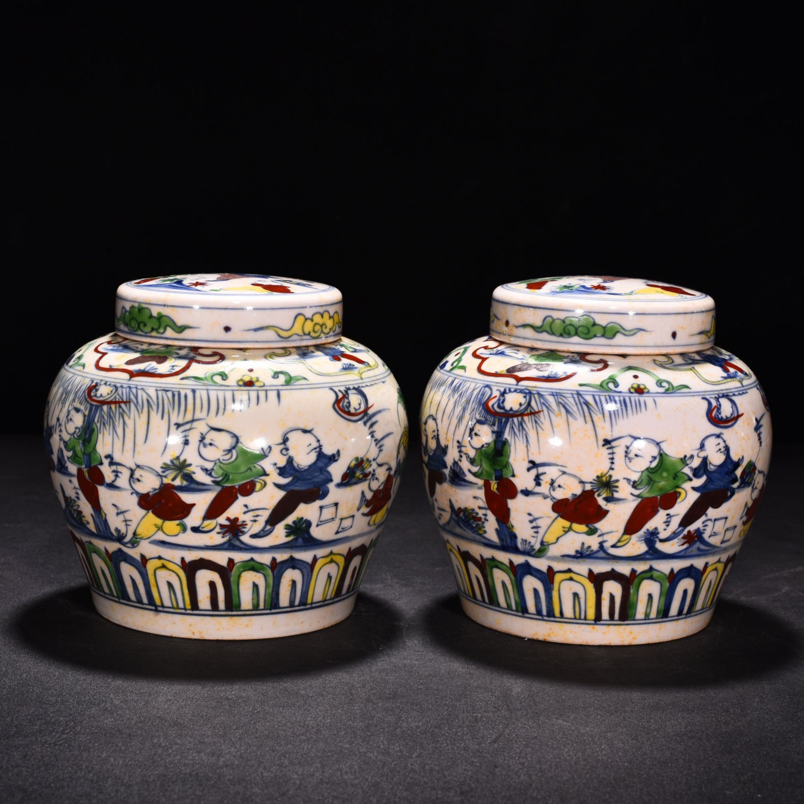 Ming Dynasty Chenghua red body with purple baby’s play lid jar