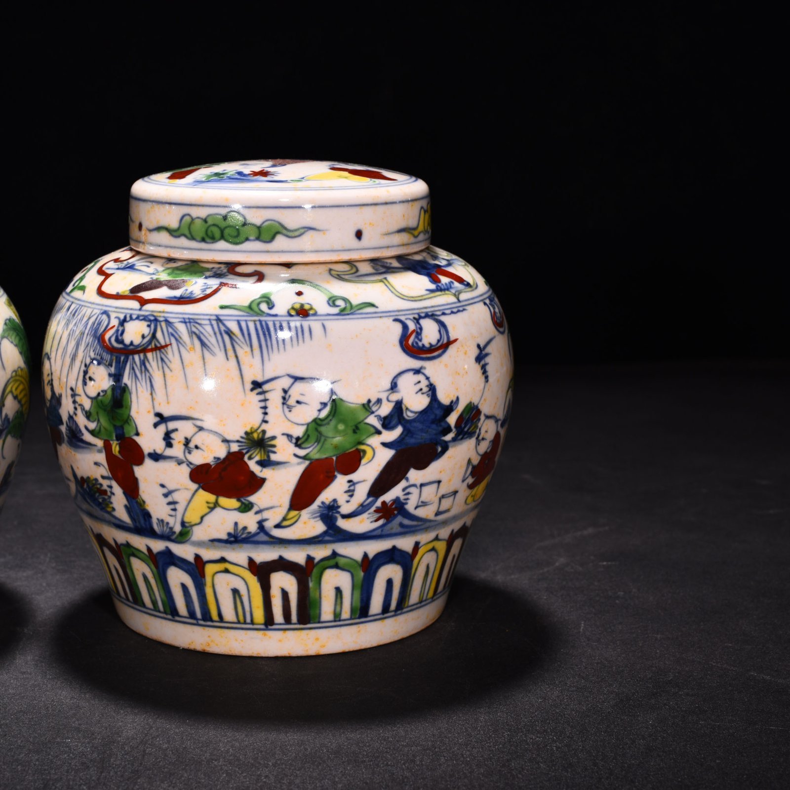 Ming Dynasty Chenghua red body with purple baby’s play lid jar