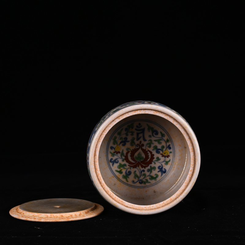 Ming Dynasty Chenghua decorated cricket jar with branches