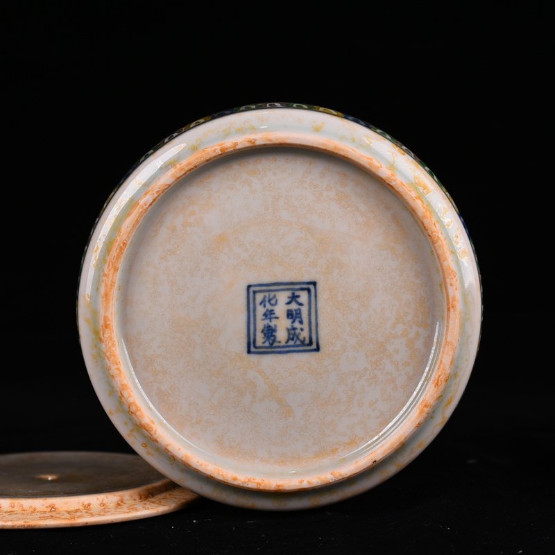 Ming Dynasty Chenghua decorated cricket jar with branches
