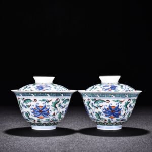 Ming Dynasty Chenghua doucai covered bowl with intertwining branches and florals