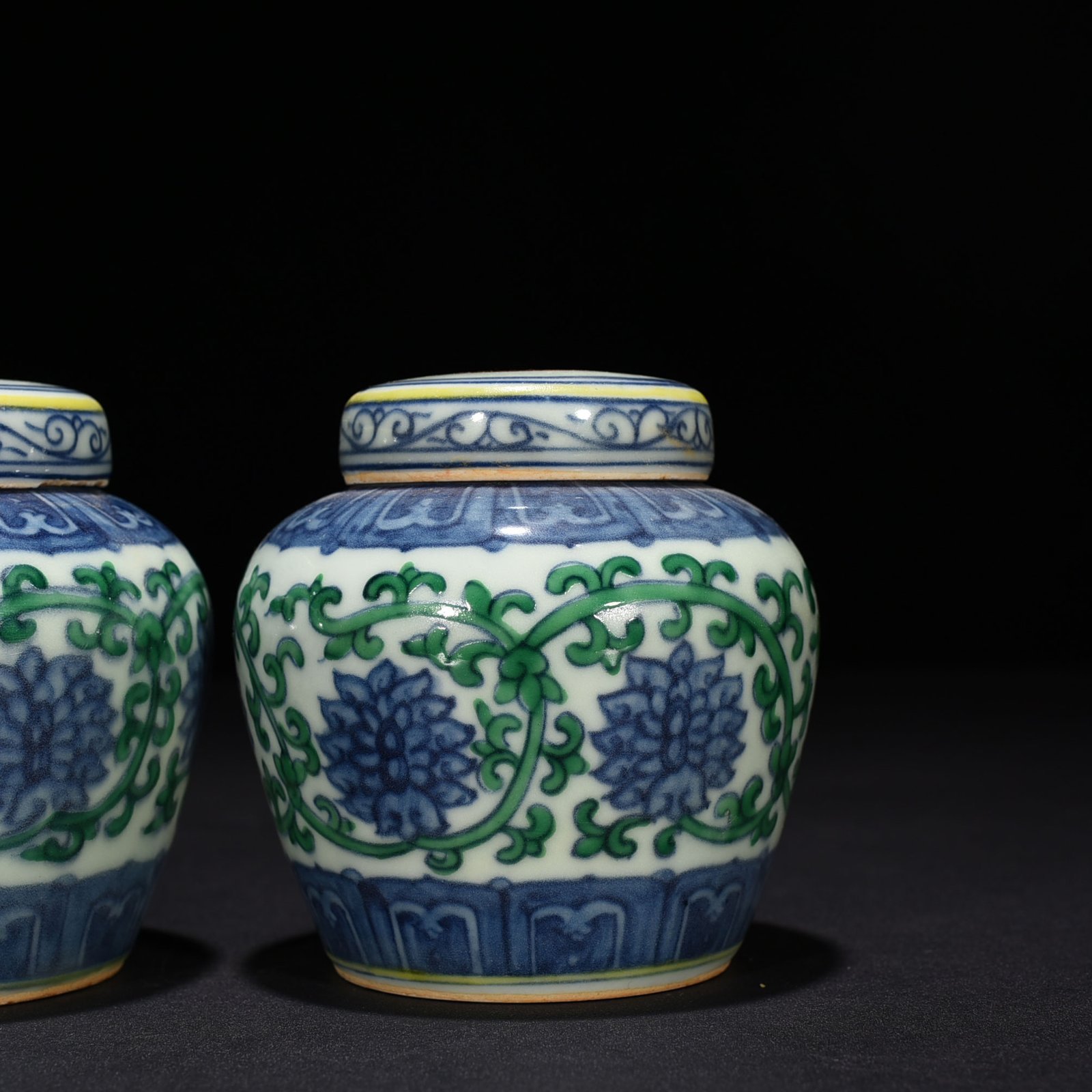 Ming Dynasty Chenghua Tianzi jar with lotus and lotus branches