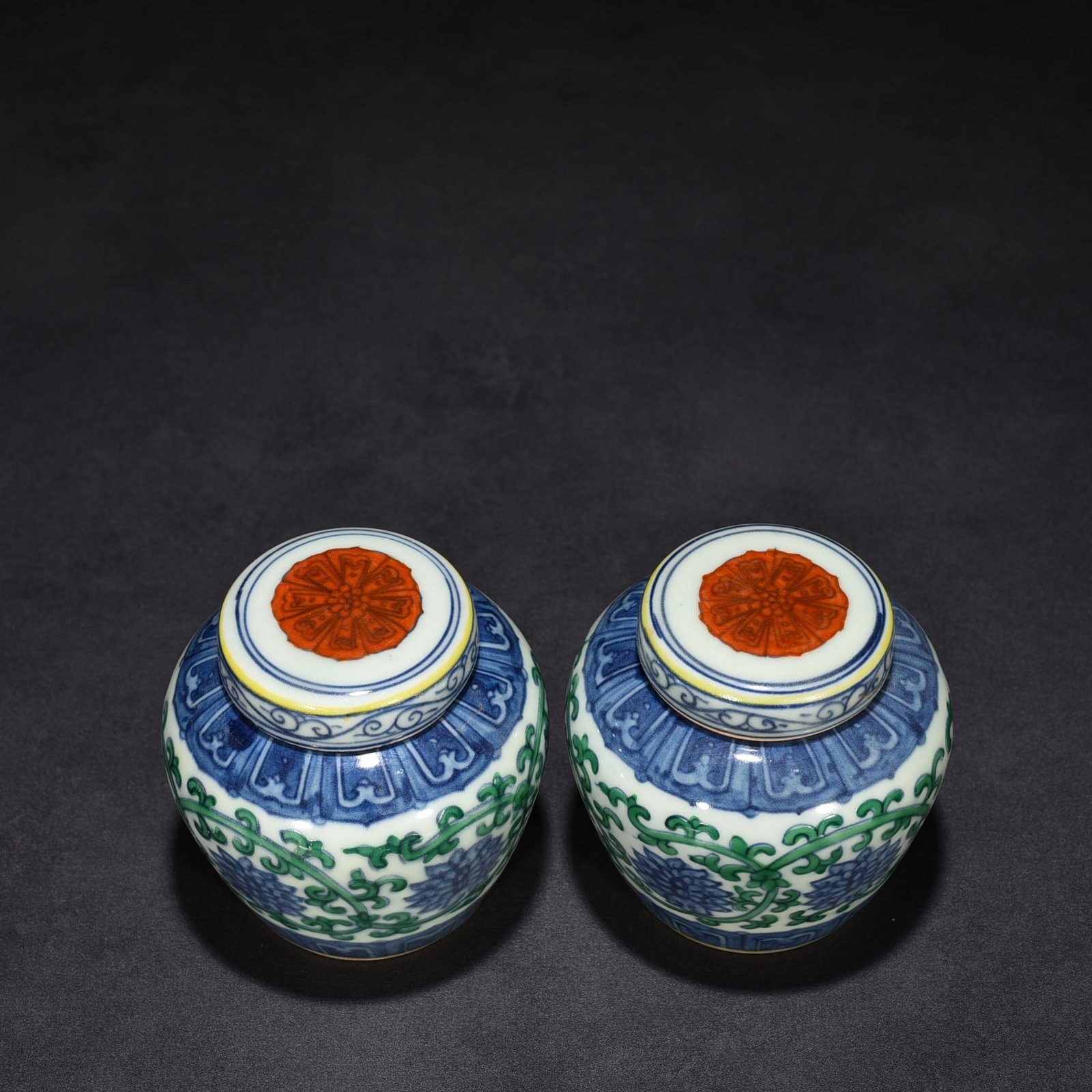 Ming Dynasty Chenghua Tianzi jar with lotus and lotus branches