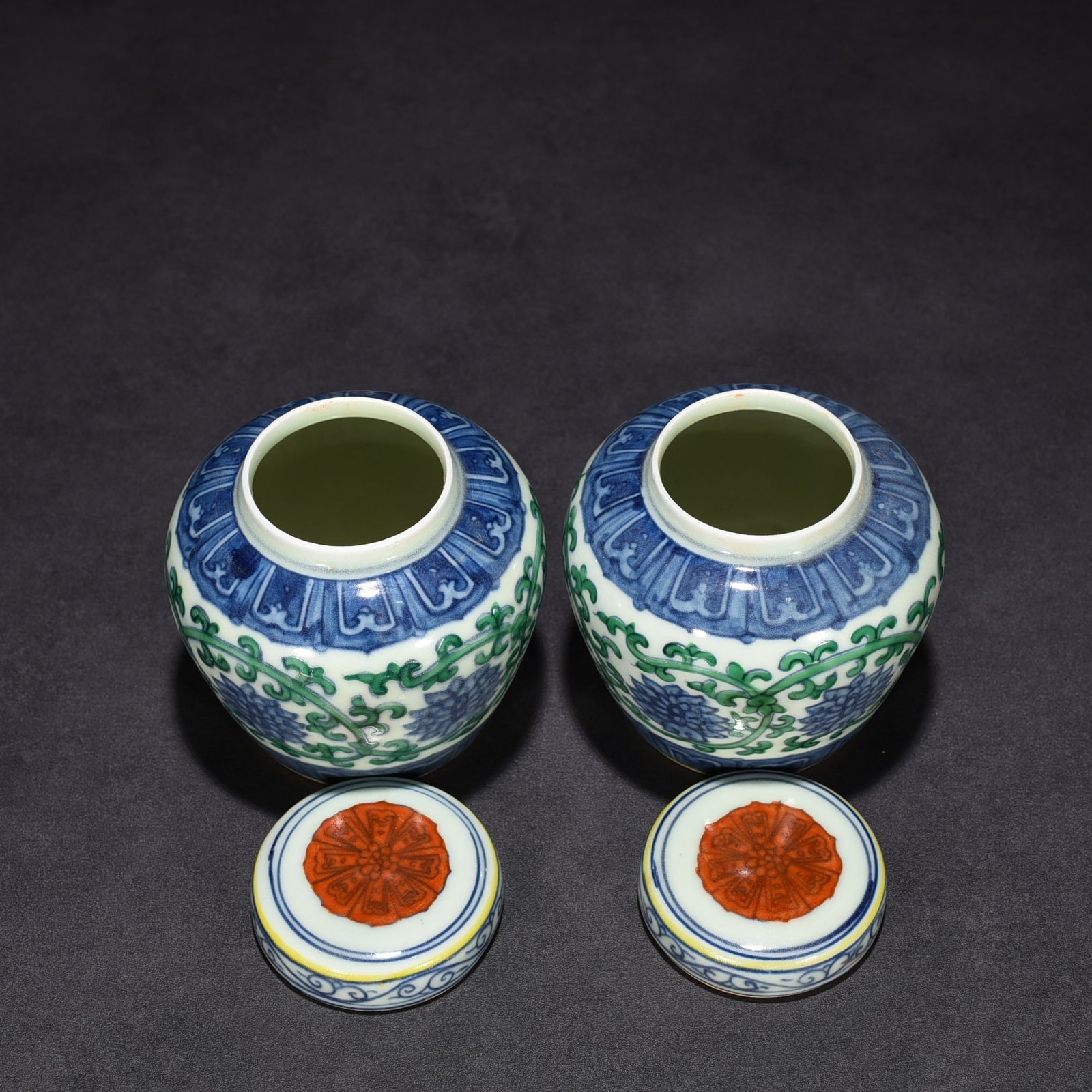 Ming Dynasty Chenghua Tianzi jar with lotus and lotus branches