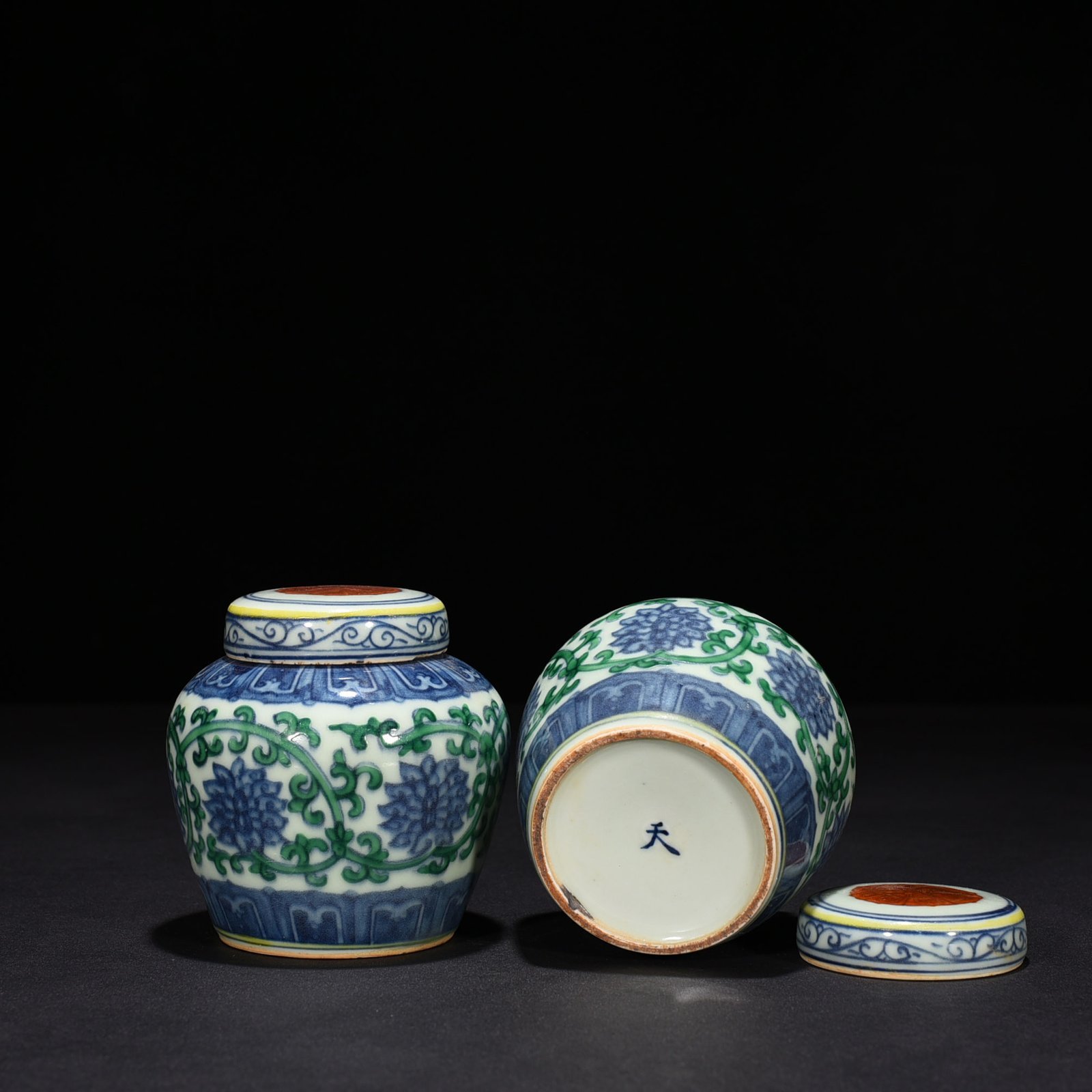 Ming Dynasty Chenghua Tianzi jar with lotus and lotus branches