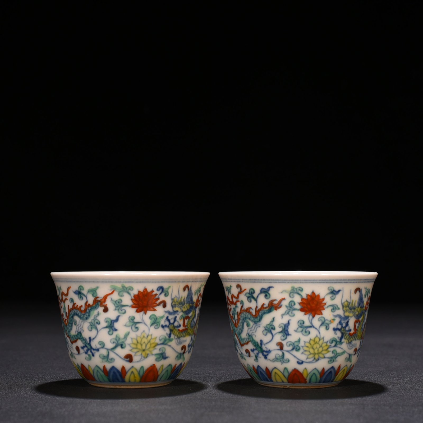 Ming Dynasty Chenghua entwined branches and dragon lying foot cup