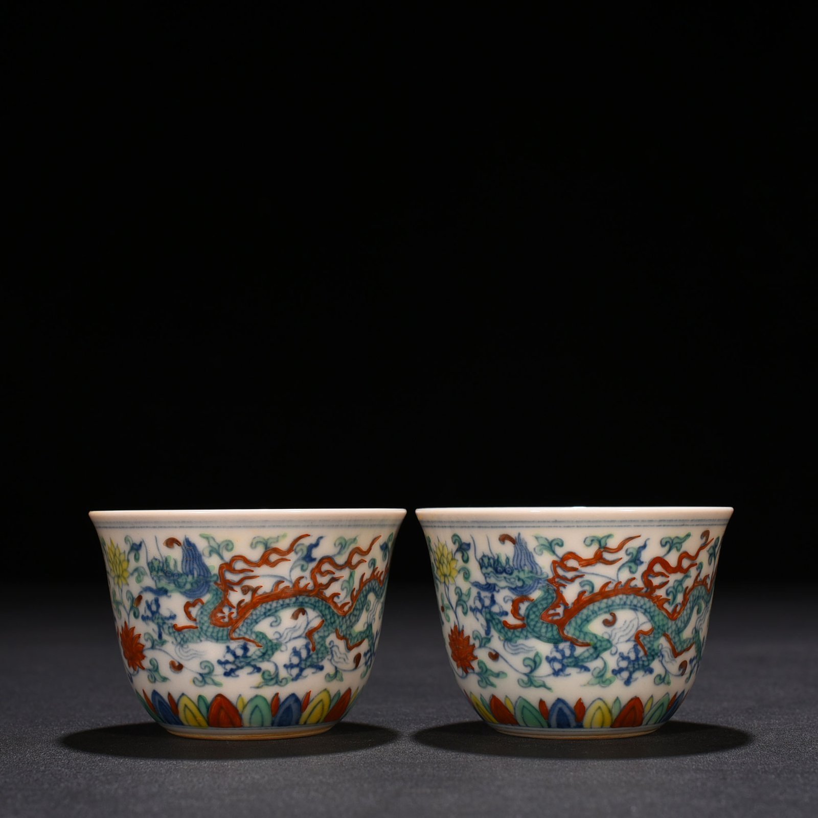 Ming Dynasty Chenghua entwined branches and dragon lying foot cup