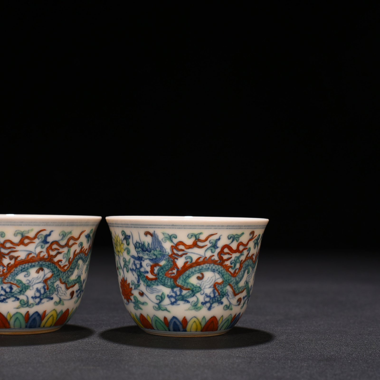 Ming Dynasty Chenghua entwined branches and dragon lying foot cup