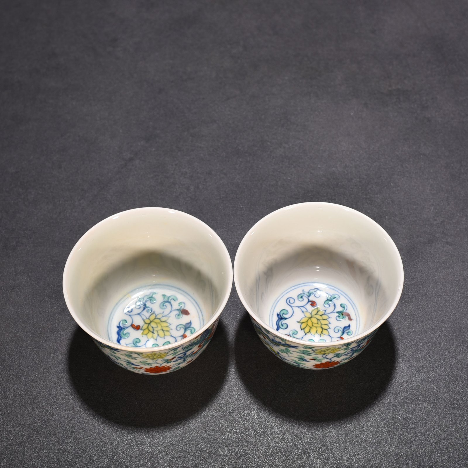 Ming Dynasty Chenghua entwined branches and dragon lying foot cup