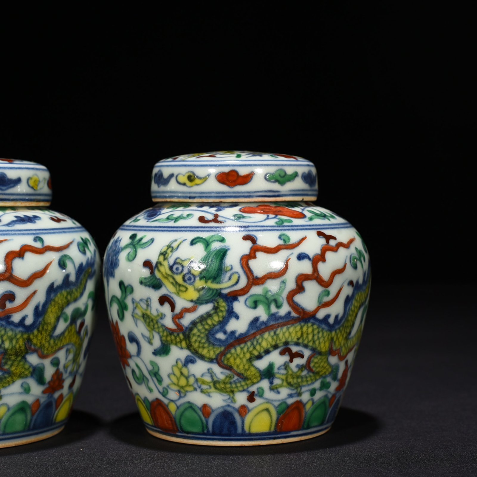 Ming Dynasty Chenghua wrapped dragon Tianzi jar