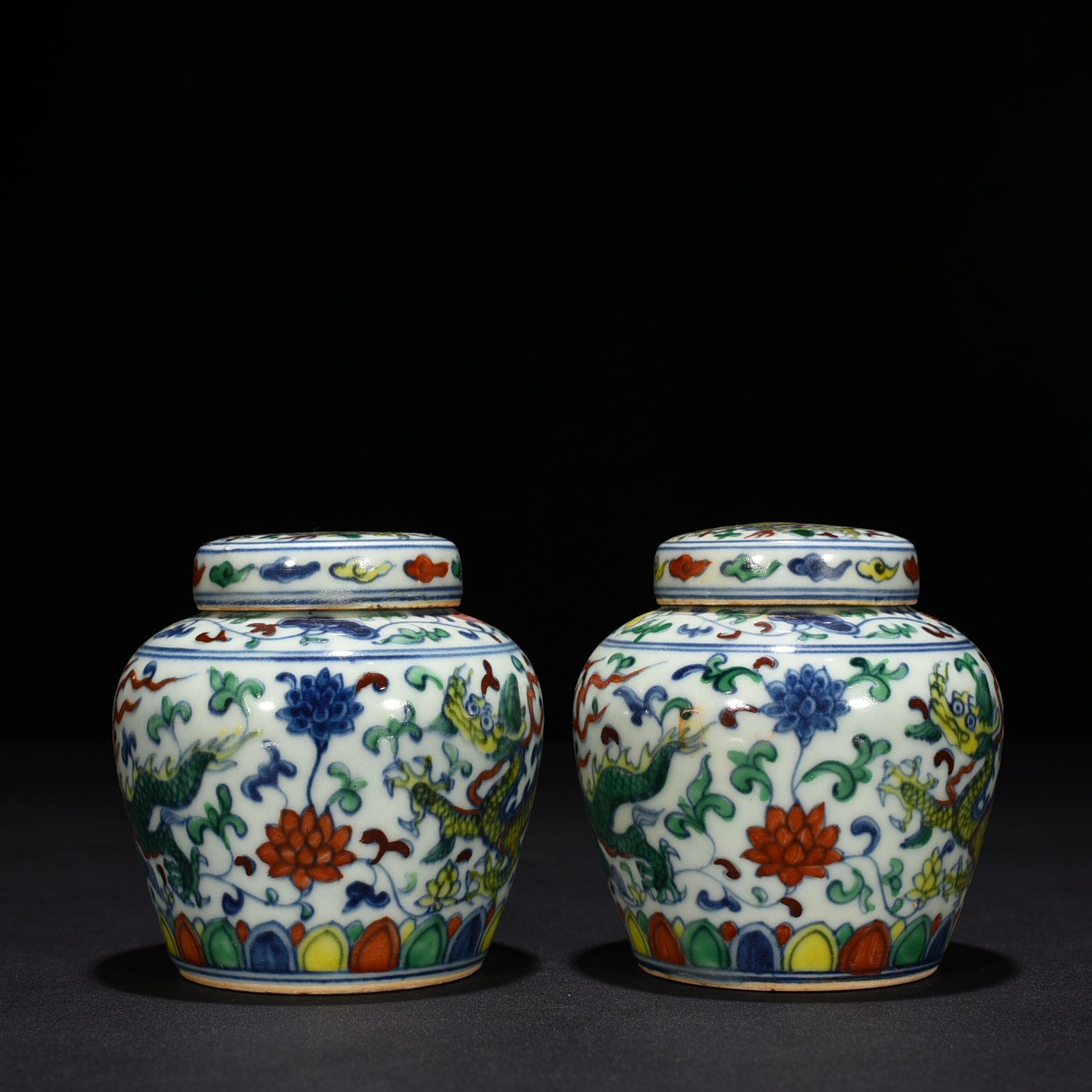 Ming Dynasty Chenghua wrapped dragon Tianzi jar