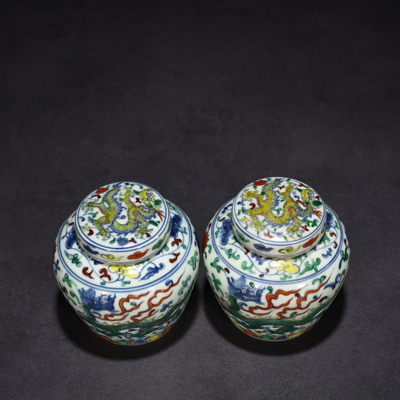 Ming Dynasty Chenghua wrapped dragon Tianzi jar
