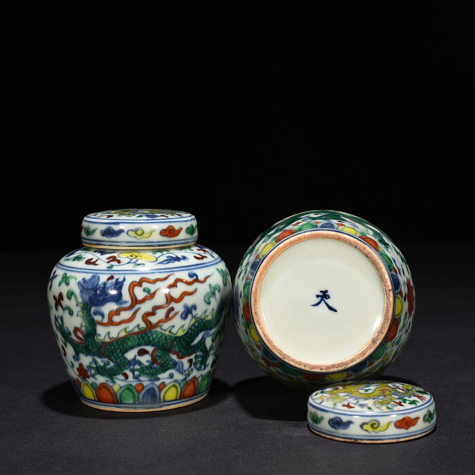 Ming Dynasty Chenghua wrapped dragon Tianzi jar