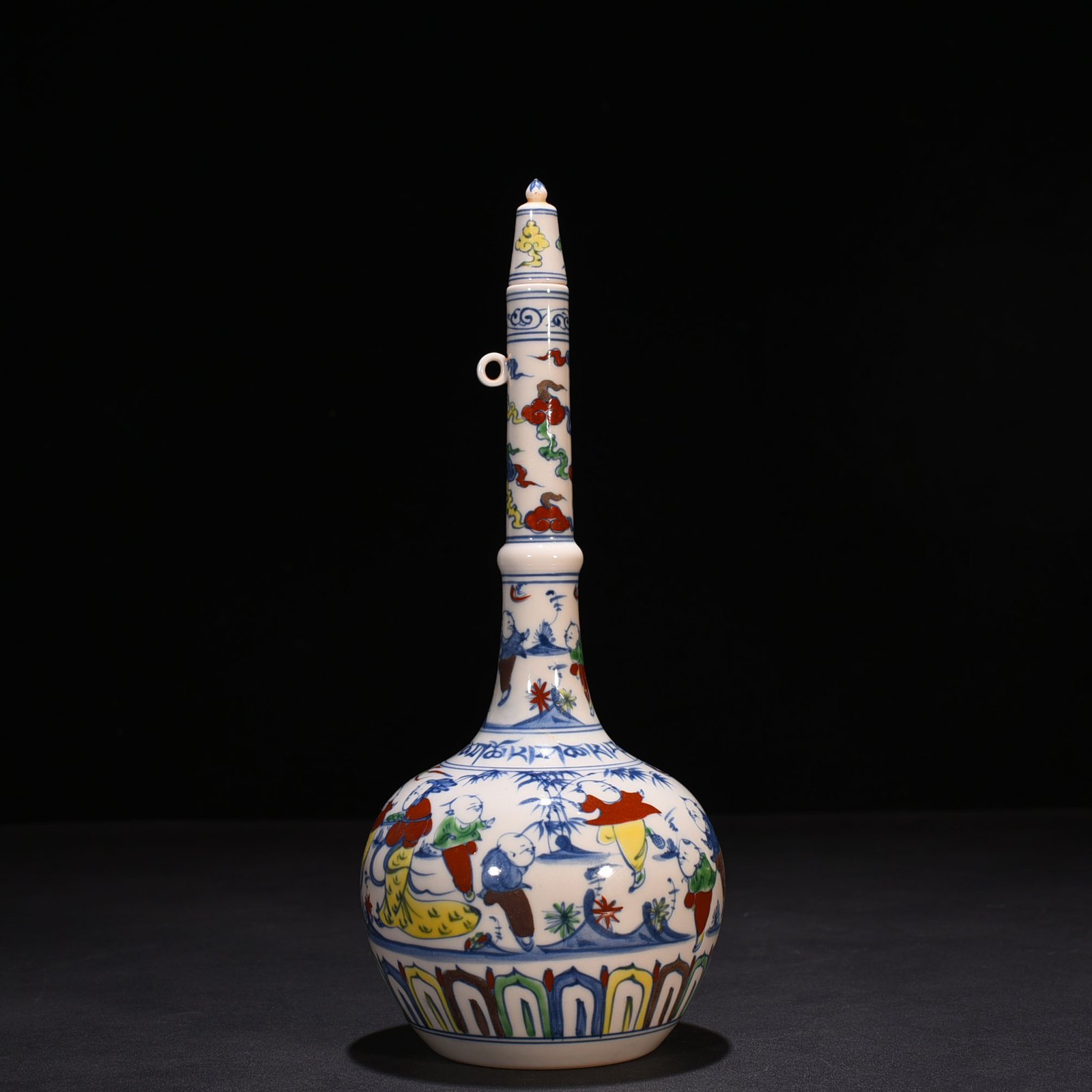 Ming Dynasty Chenghua beauty gallbladder vase with ribbon and figure
