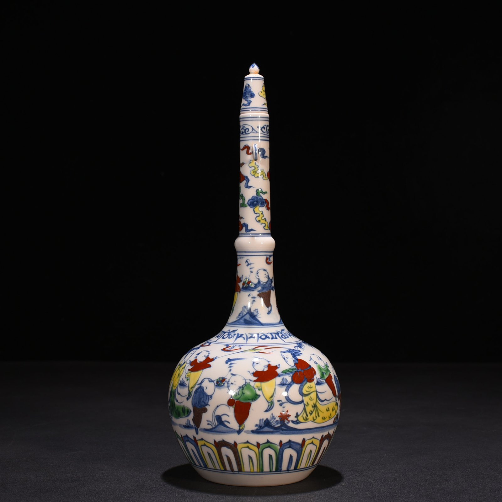 Ming Dynasty Chenghua beauty gallbladder vase with ribbon and figure