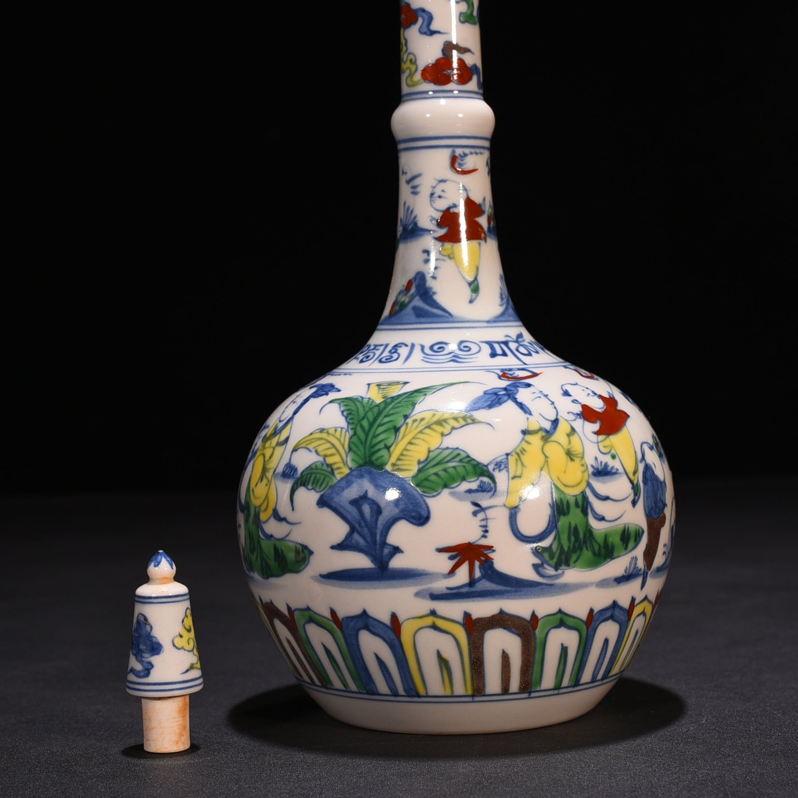 Ming Dynasty Chenghua beauty gallbladder vase with ribbon and figure