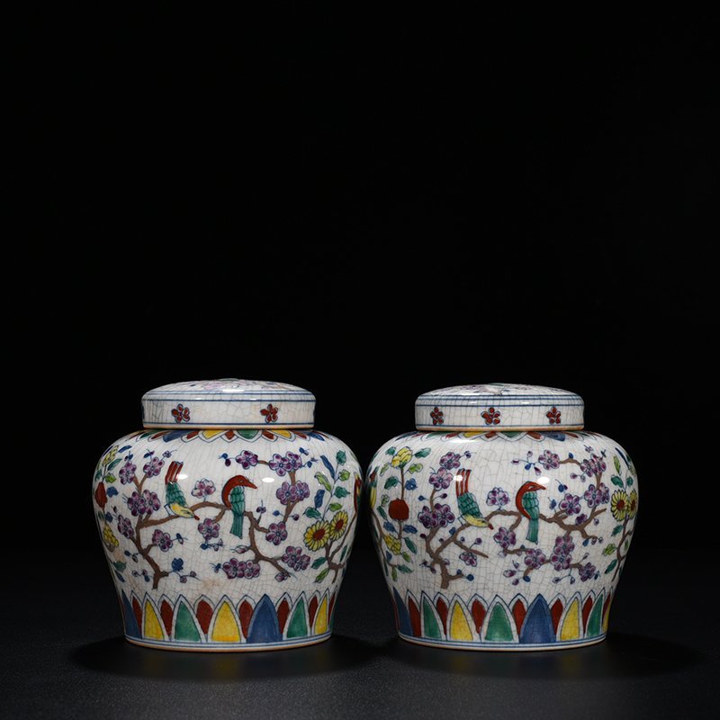 Ming Dynasty Chenghua doucai flower and bird sky-shaped jar