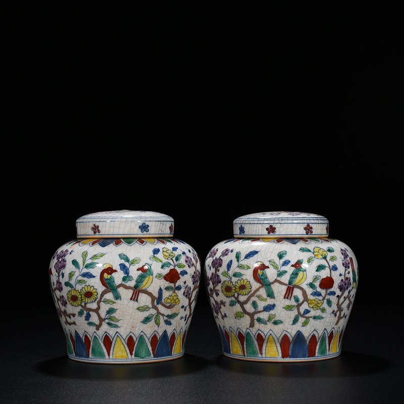 Ming Dynasty Chenghua doucai flower and bird sky-shaped jar