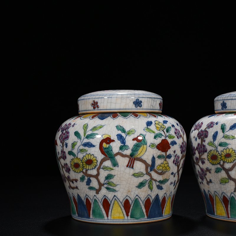 Ming Dynasty Chenghua doucai flower and bird sky-shaped jar