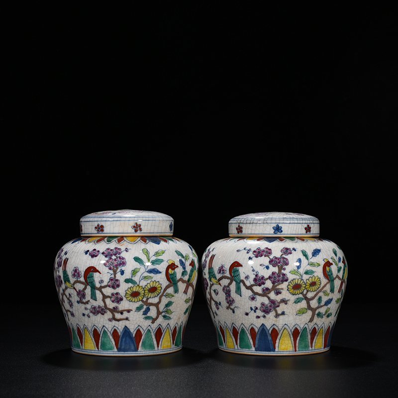 Ming Dynasty Chenghua doucai flower and bird sky-shaped jar