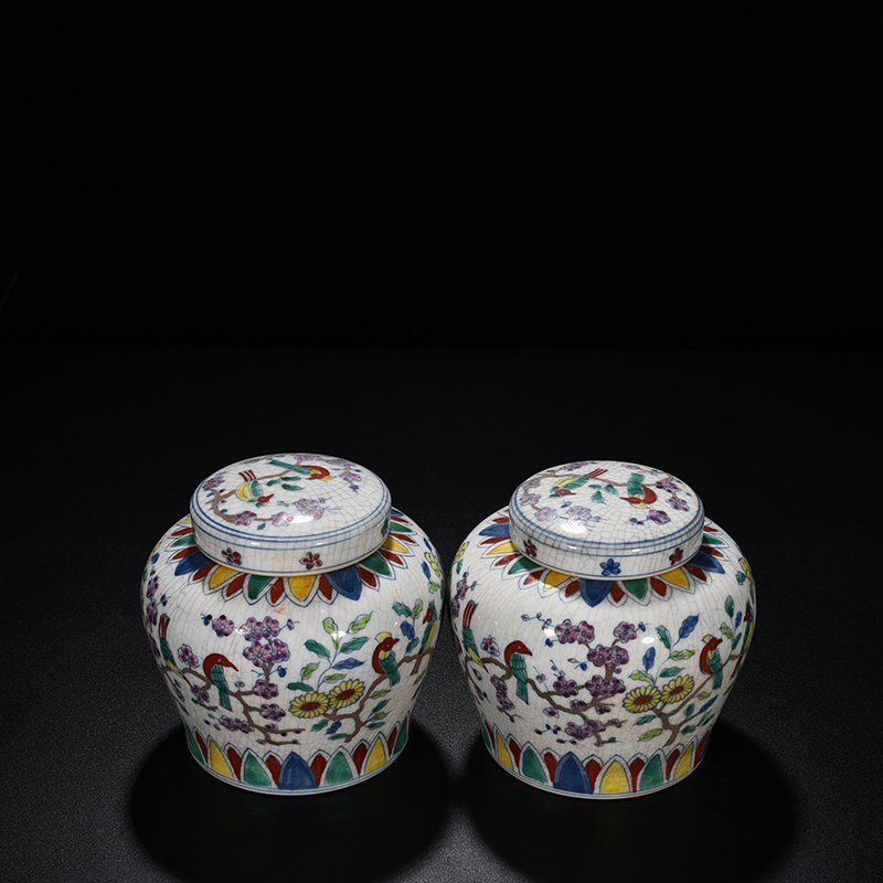 Ming Dynasty Chenghua doucai flower and bird sky-shaped jar