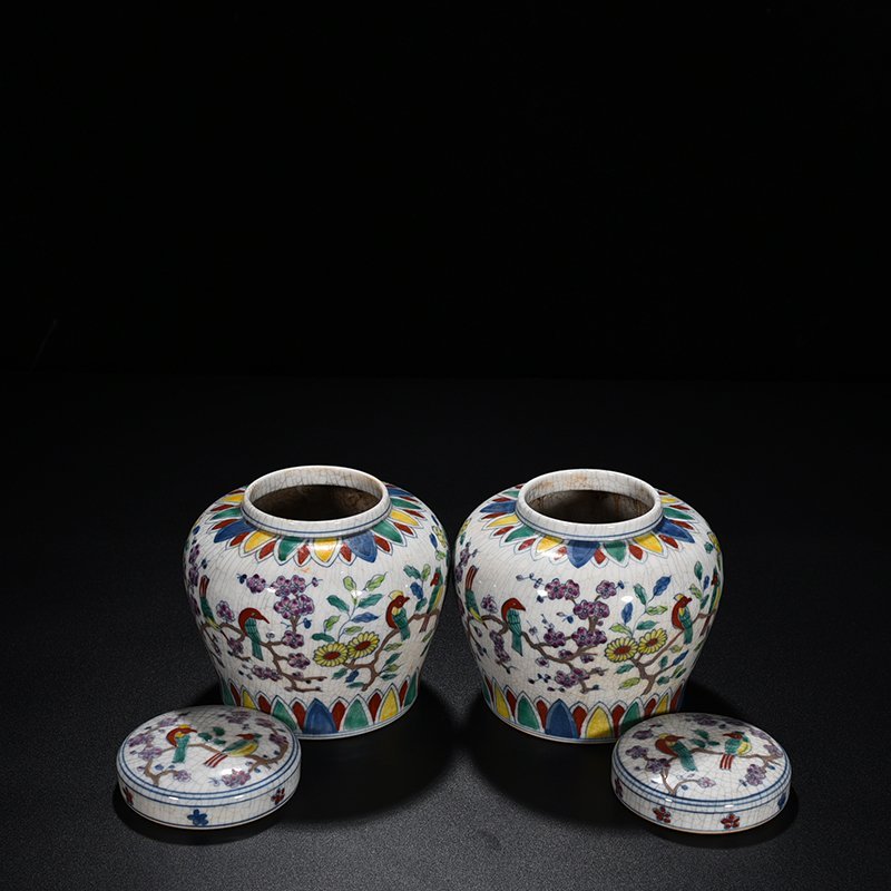 Ming Dynasty Chenghua doucai flower and bird sky-shaped jar