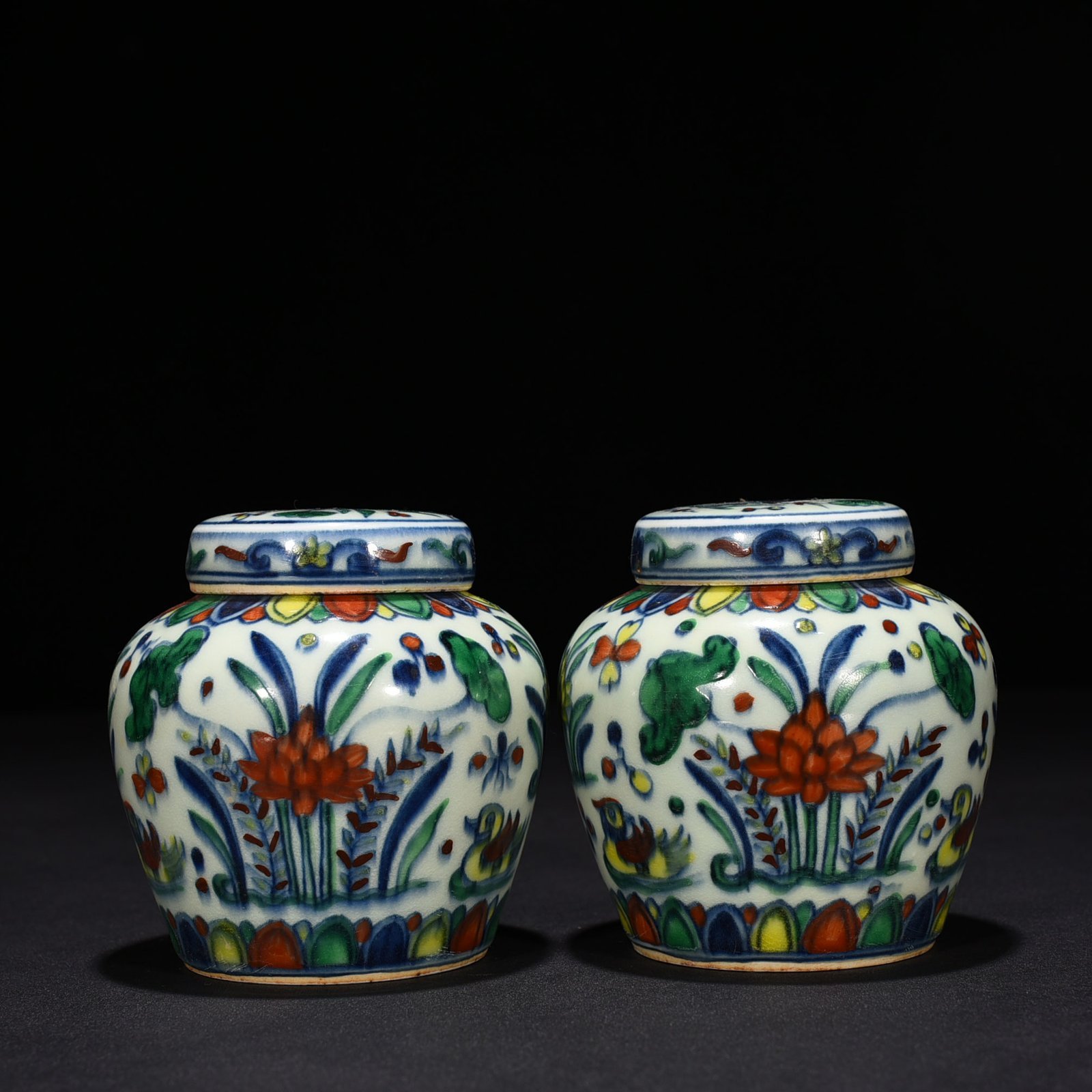 Ming Dynasty Chenghua Dou Colorful Lotus Pond Mandarin Duck Tianzi Jar