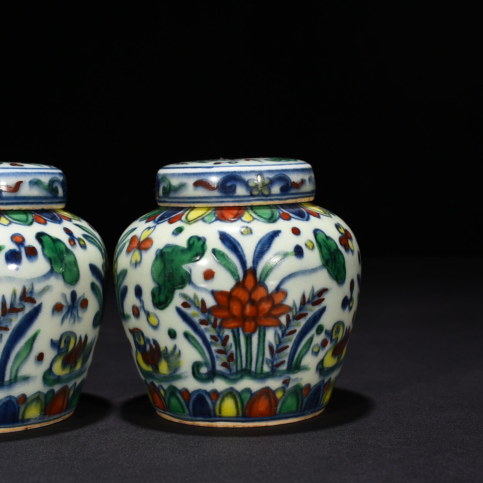 Ming Dynasty Chenghua Dou Colorful Lotus Pond Mandarin Duck Tianzi Jar