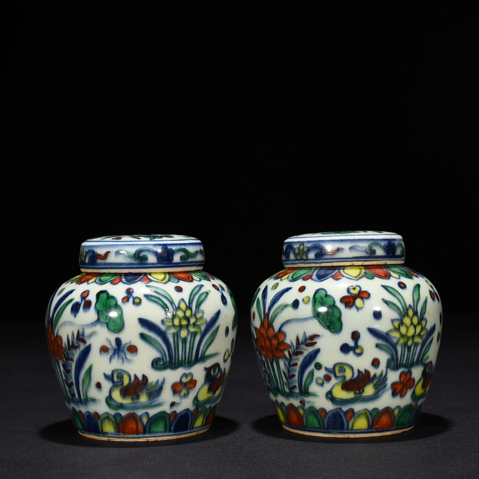 Ming Dynasty Chenghua Dou Colorful Lotus Pond Mandarin Duck Tianzi Jar