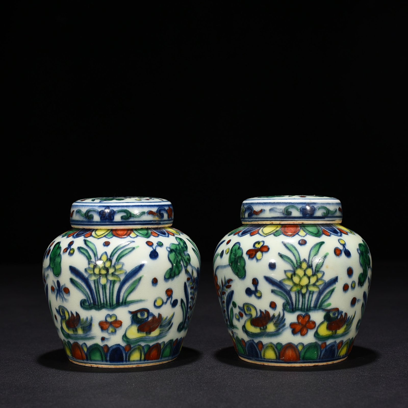 Ming Dynasty Chenghua Dou Colorful Lotus Pond Mandarin Duck Tianzi Jar