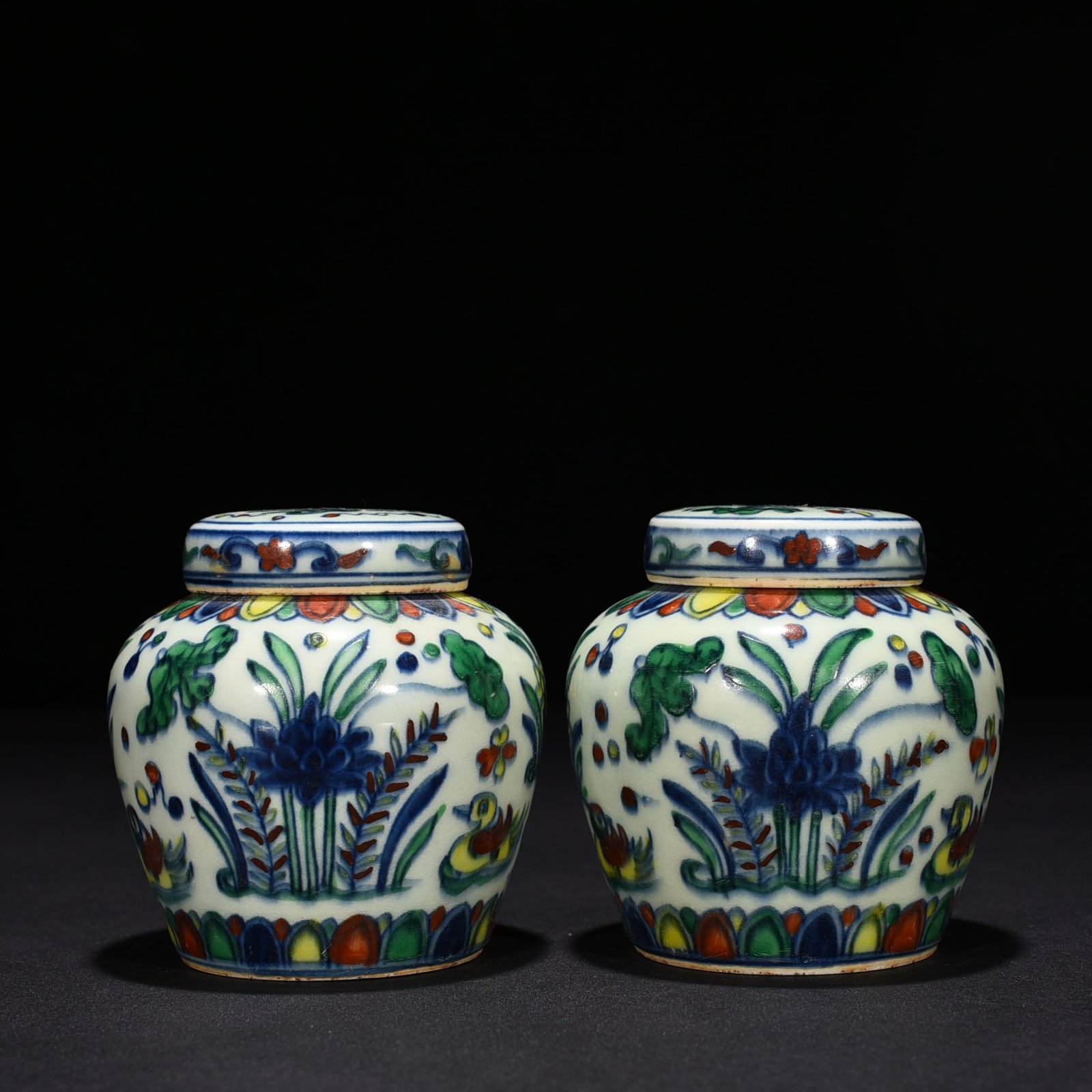Ming Dynasty Chenghua Dou Colorful Lotus Pond Mandarin Duck Tianzi Jar