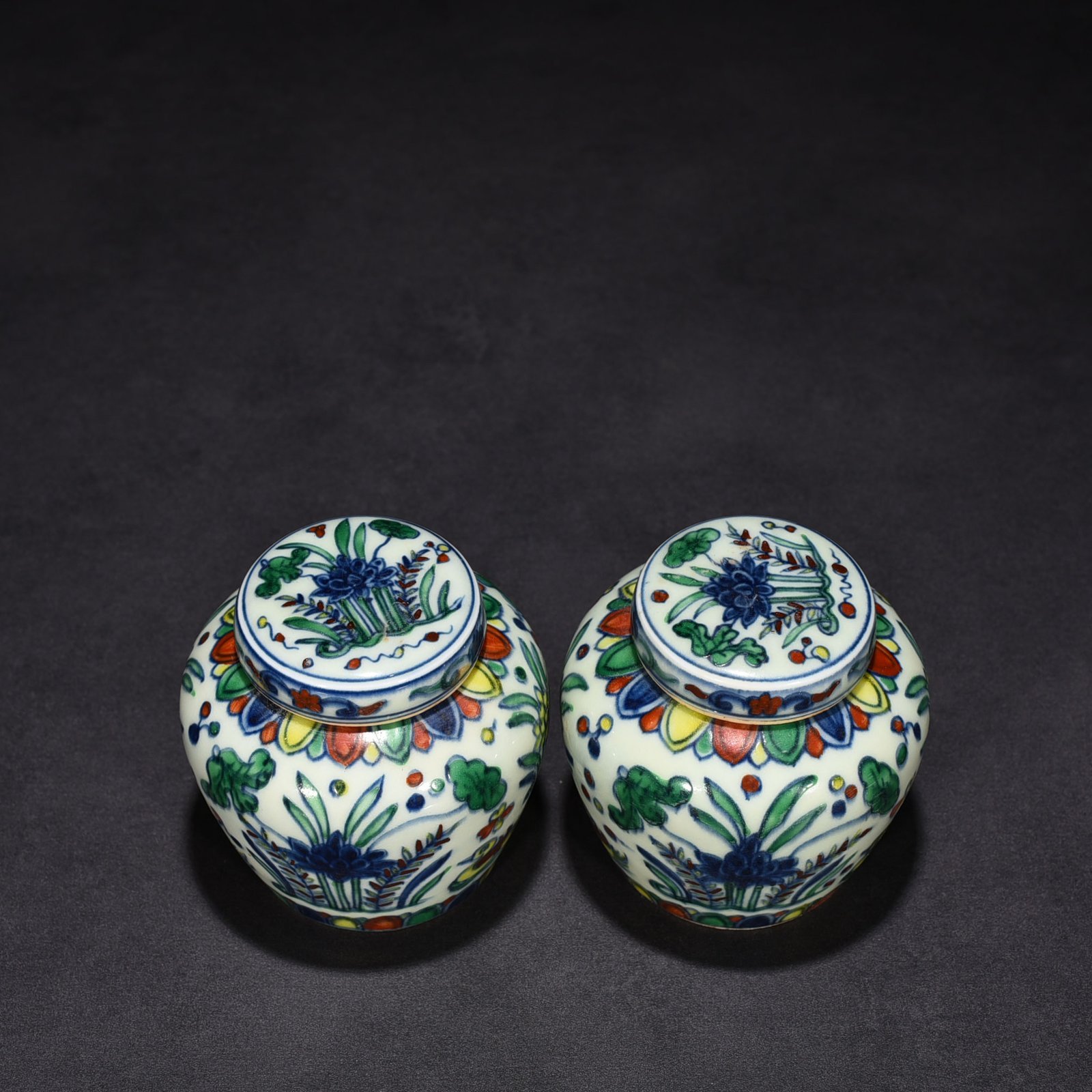 Ming Dynasty Chenghua Dou Colorful Lotus Pond Mandarin Duck Tianzi Jar