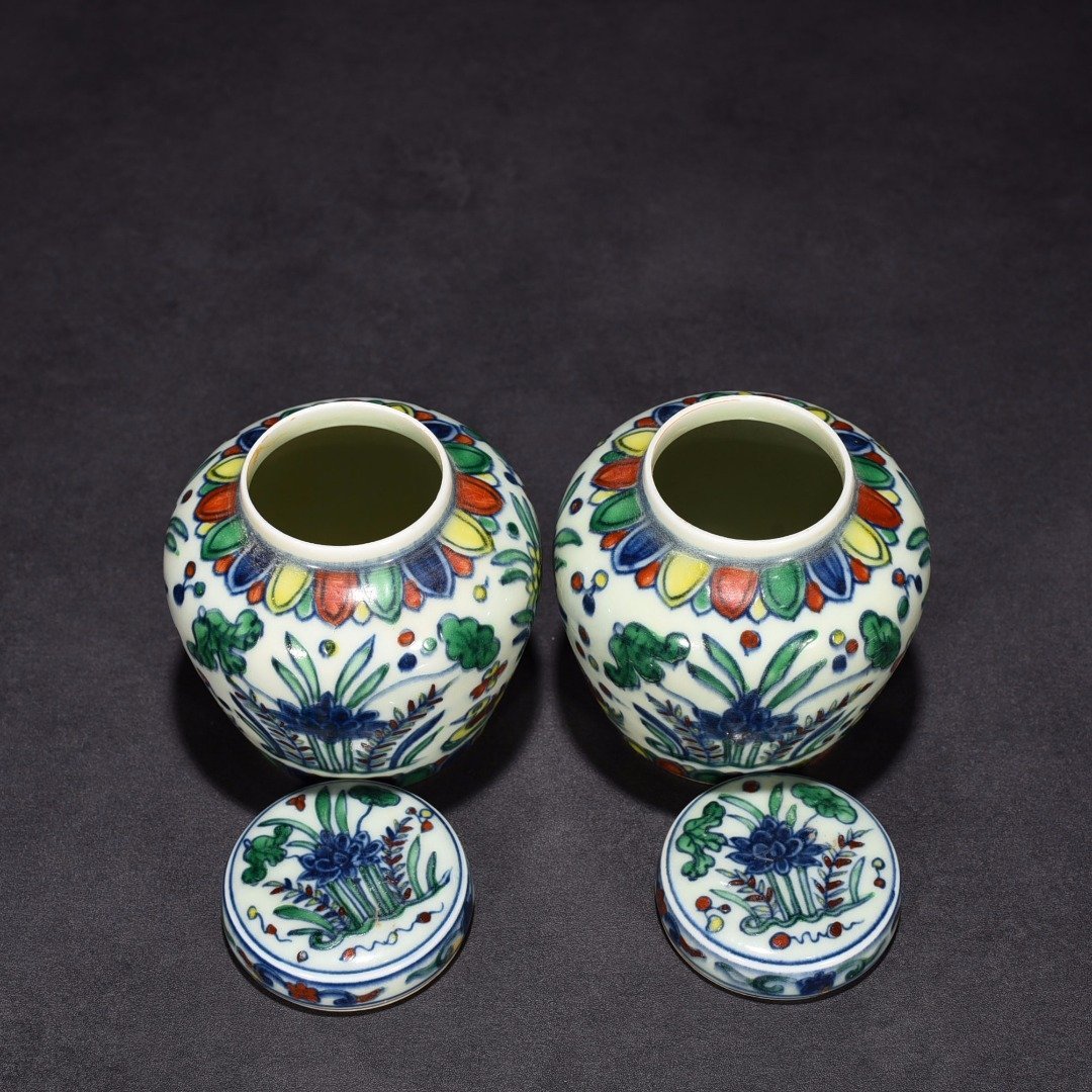 Ming Dynasty Chenghua Dou Colorful Lotus Pond Mandarin Duck Tianzi Jar