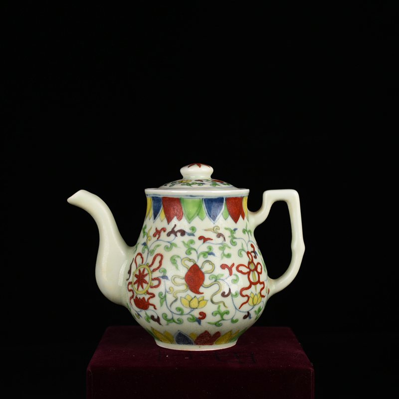 Ming Dynasty Chenghua Lotus Holder Eight Treasure Pot