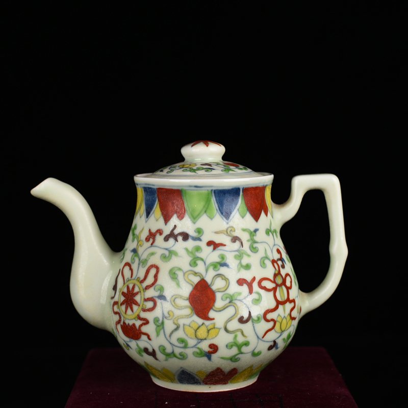 Ming Dynasty Chenghua Lotus Holder Eight Treasure Pot
