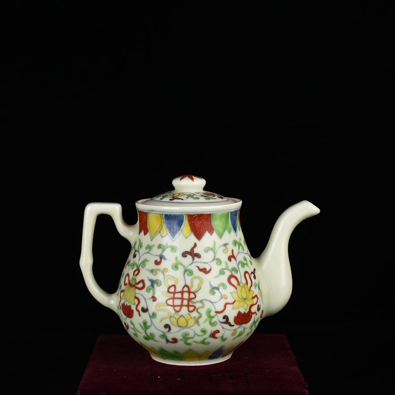 Ming Dynasty Chenghua Lotus Holder Eight Treasure Pot