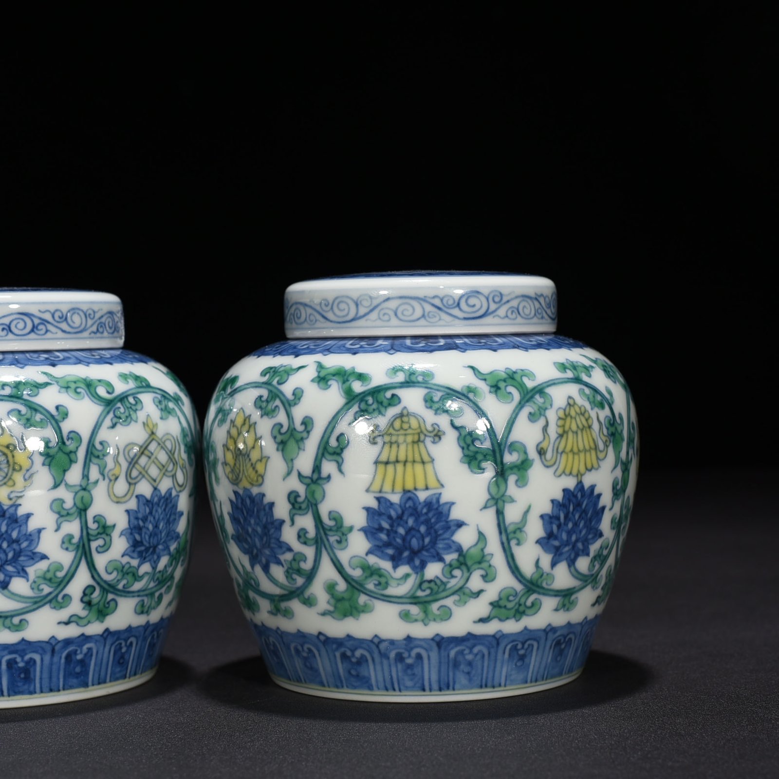 Ming Dynasty Chenghua Lotus Holder Eight Treasures Tianzi Jar