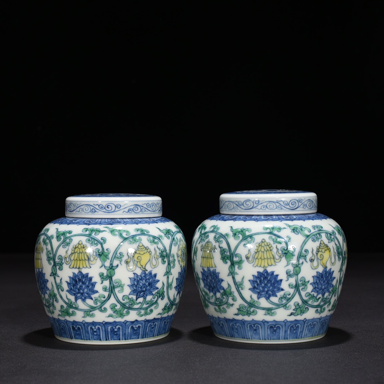 Ming Dynasty Chenghua Lotus Holder Eight Treasures Tianzi Jar