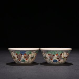 Ming Dynasty Chenghua Grape Urn Cup Lying-foot Cup