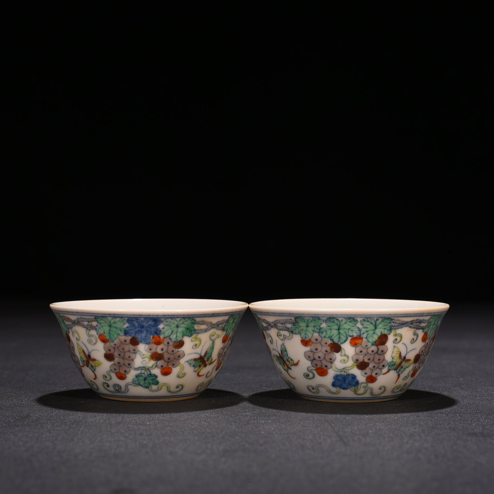 Ming Dynasty Chenghua Grape Urn Cup Lying-foot Cup