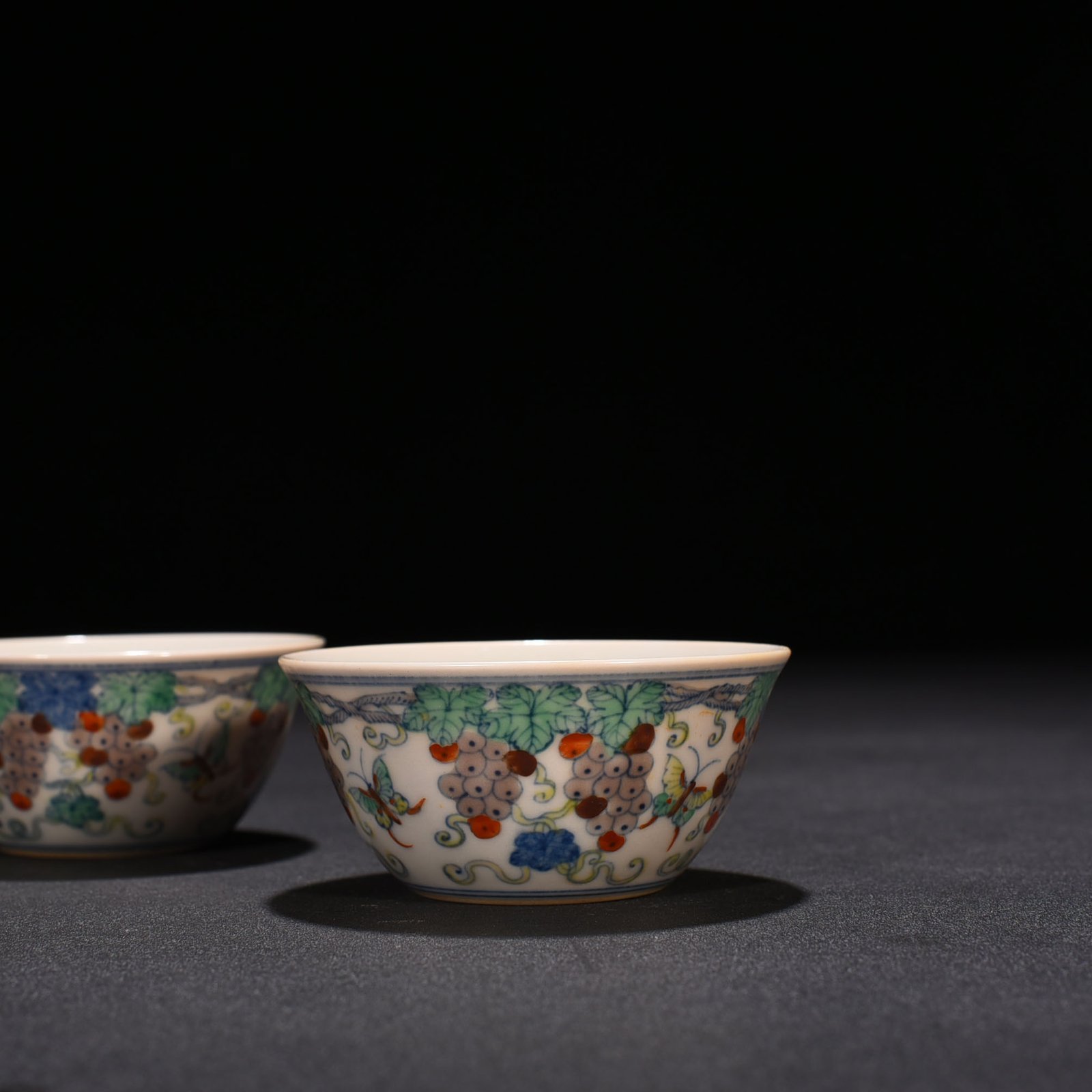 Ming Dynasty Chenghua Grape Urn Cup Lying-foot Cup