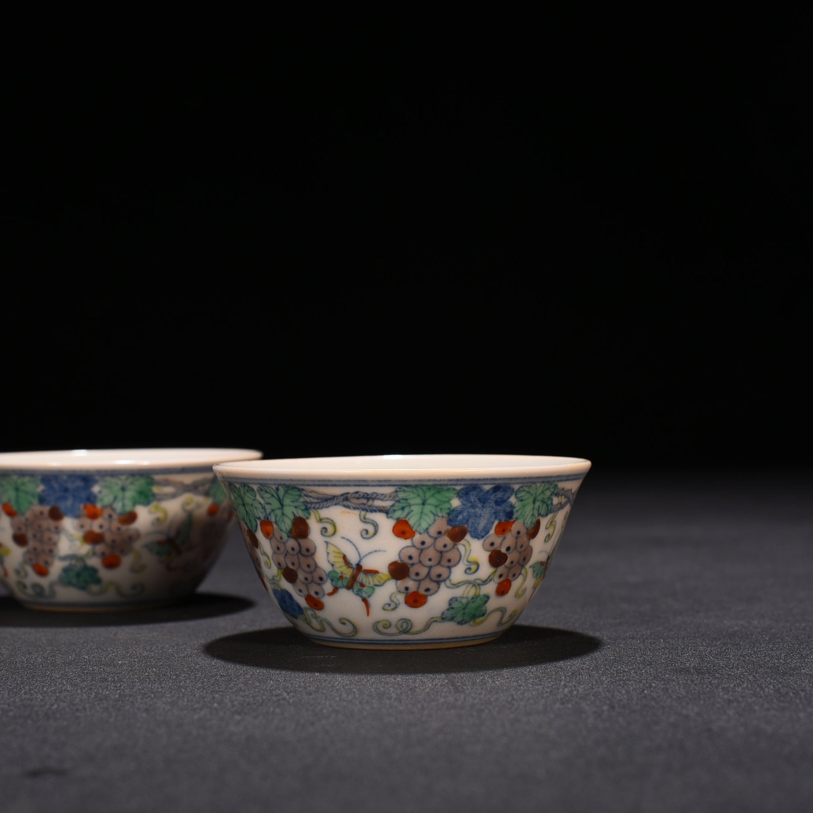 Ming Dynasty Chenghua Grape Urn Cup Lying-foot Cup